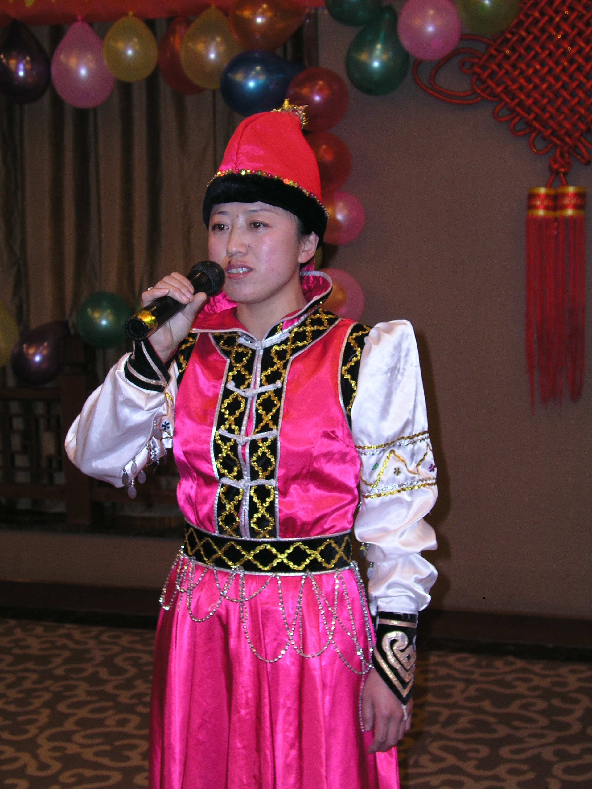 8、2008年元旦獨(dú)唱《呼倫貝爾大草原》.JPG 8、2008年元旦獨(dú)唱《呼倫貝爾大草原》.JPG